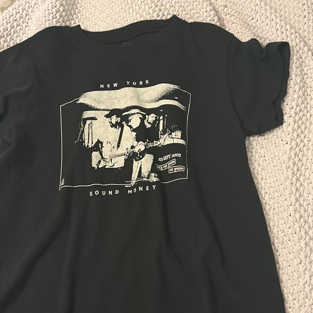 Black brandy Melville sound money tee
